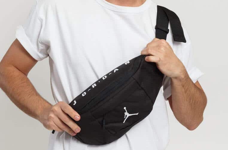 how to wear a crossbody bag