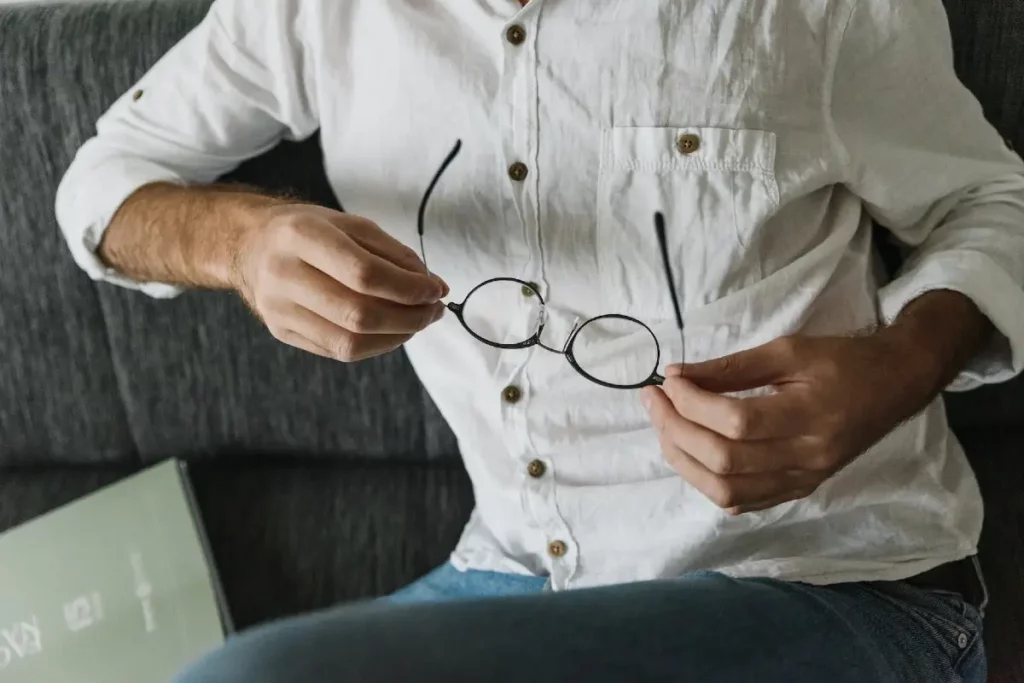 can you wear a dress shirt with jeans