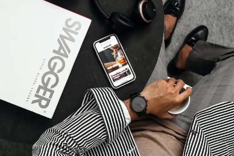 what hand do men wear watches